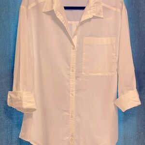 Oversized crisp white Hollister button up ✨